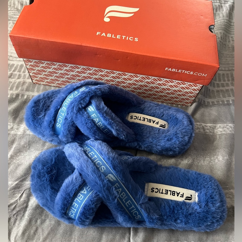 Brand new with box Fabletics Criss Cross slippers